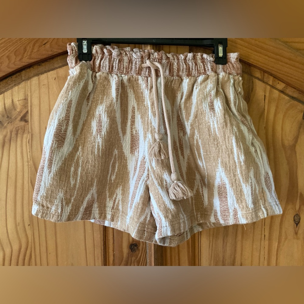 Women Aerie tan white elastic waist shorts size S
